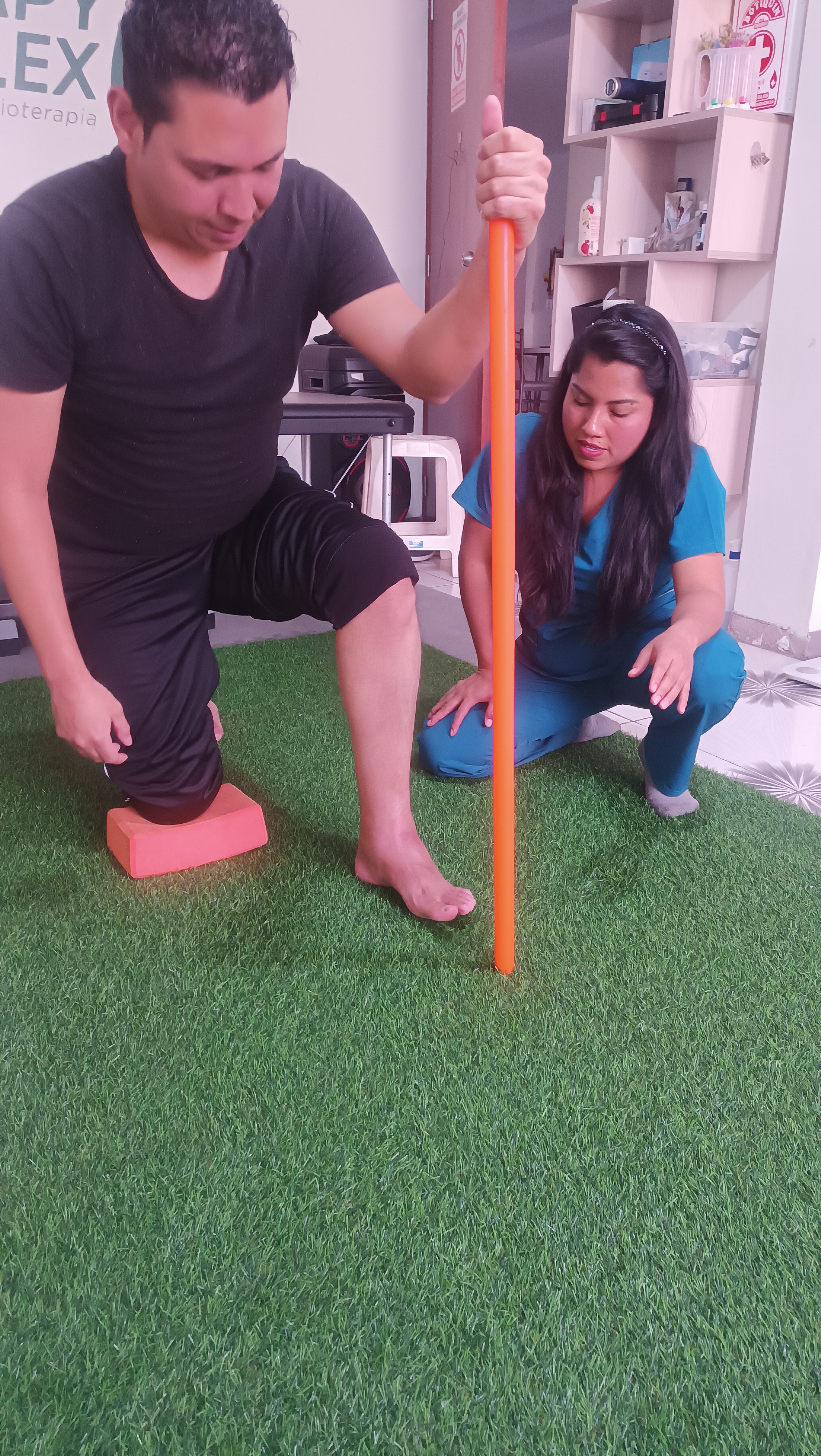 Rehabilitación de fractura en pie en Therapy Flex, Retablo, Comas