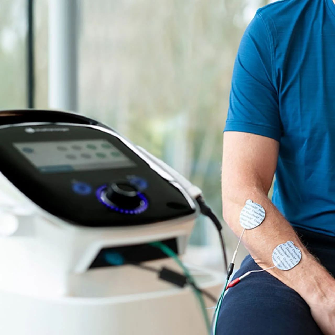 Terapia combinada con equipo de electroterapia en Therapy Flex Comas