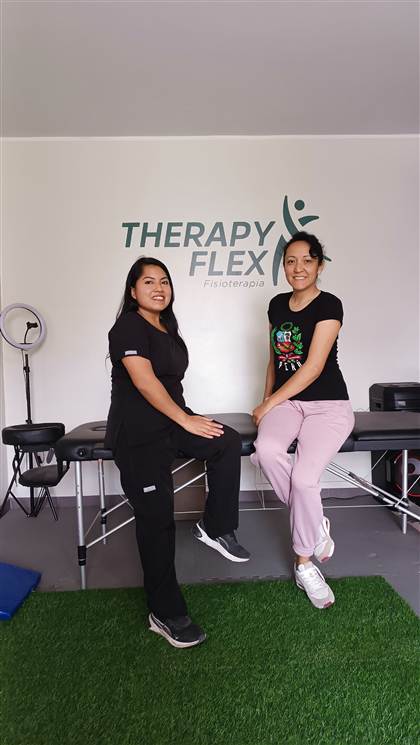 Paciente de alta luego de tratamiento de rehabilitación en Therapy Flex